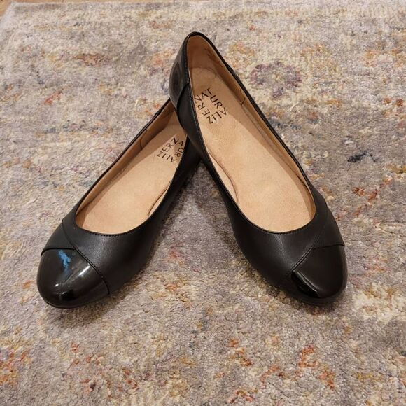 Naturalizer Black Leather Flats Size 8.5W - Picture 1 of 10